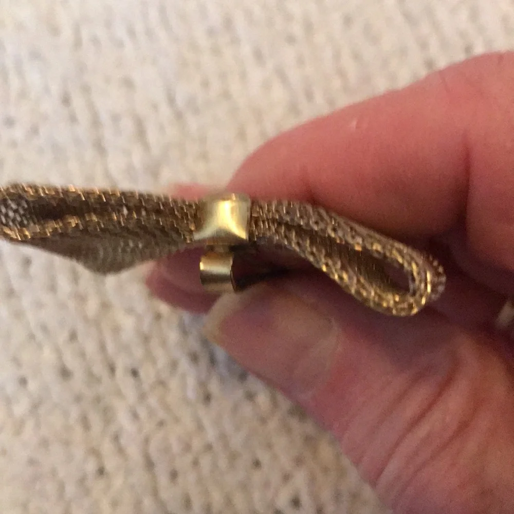 LAST DAY Gold Bow Hair Pin - Classic Women's Accessory